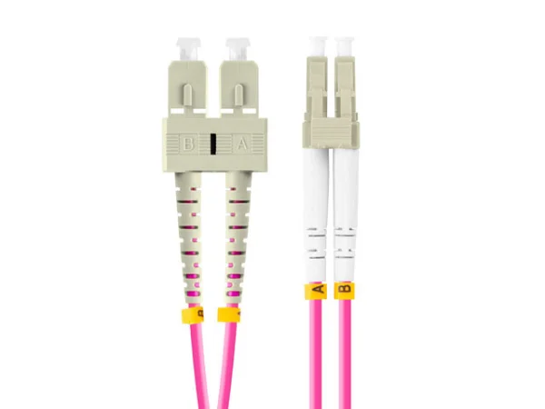 OPTICKÝ PATCHCORD MM LC/UPC-SC/UPC DUPLEX 3M LSZH OM4 50/125 3.0MM FIALOVÝ
