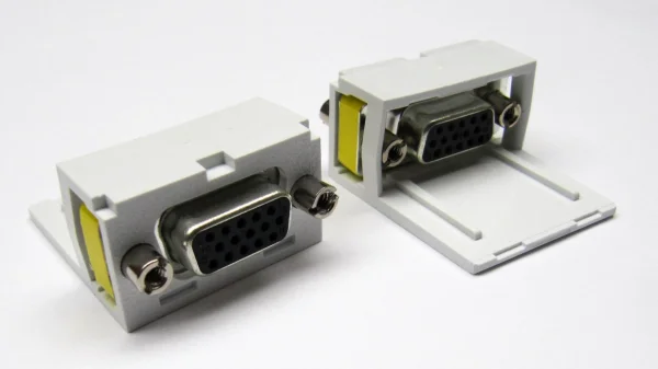 SVGA - D-sub-15 adapter - bílý